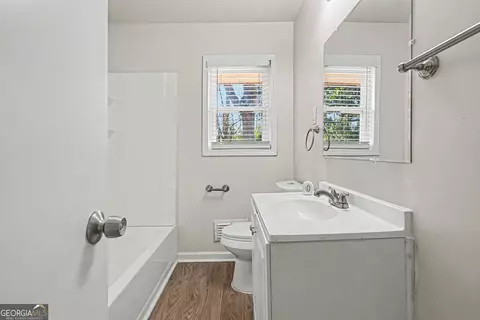 Bath - 1660 Valencia Rd, Decatur, GA 30032 photo 2 of 2