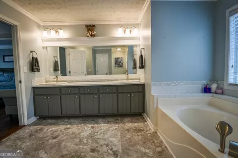Bath - 3545 Briscoe Dr, Monroe, GA 30655 photo 2 of 5