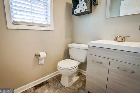 Bath - 3545 Briscoe Dr, Monroe, GA 30655 photo 1 of 5
