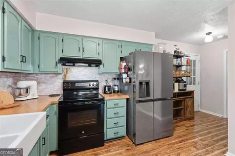 Kitchen - 150 Tall Oak Trl, Covington, GA 30014 photo 6 of 6