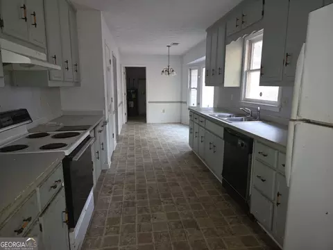 Kitchen - 100 Willow Shoals Dr, Covington, GA 30016 photo 1 of 1