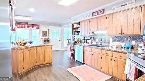 Kitchen - 290 Long Rd, Bainbridge, GA 39817 photo 3 of 6