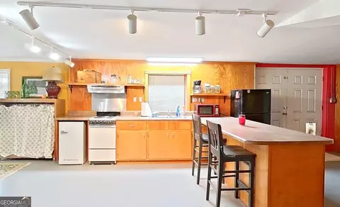 Kitchen - 290 Long Rd, Bainbridge, GA 39817 photo 6 of 6