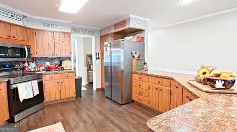 Kitchen - 290 Long Rd, Bainbridge, GA 39817 photo 2 of 6