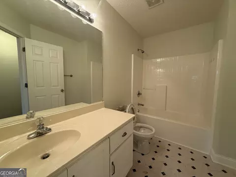 Bath - 140 Summit Ln, Carnesville, GA 30521 photo 1 of 2