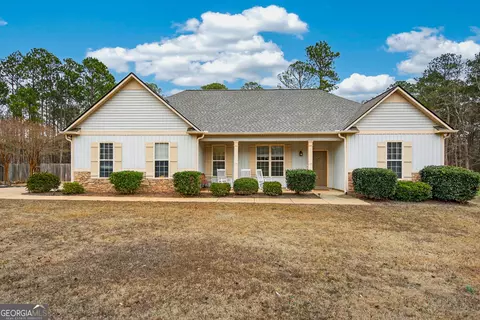 107 Amhurst Dr, West Point, GA 31833
