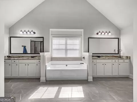 Bath - 190 Ruby Ln, Mcdonough, GA 30252 photo 2 of 10