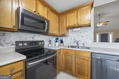 Kitchen - 7 Crest View Cir, Carnesville, GA 30521 photo 4 of 5