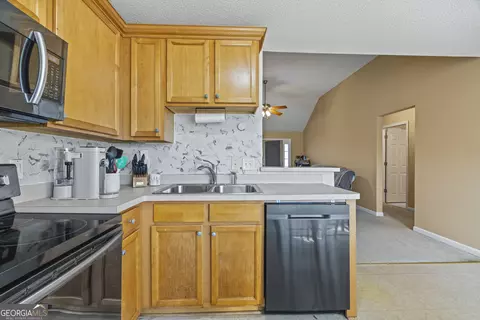 Kitchen - 7 Crest View Cir, Carnesville, GA 30521 photo 3 of 5