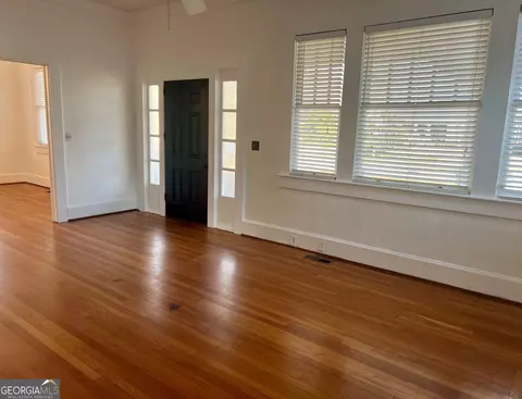 Living - 416 Park Ave, Lagrange, GA 30240 photo 1 of 3