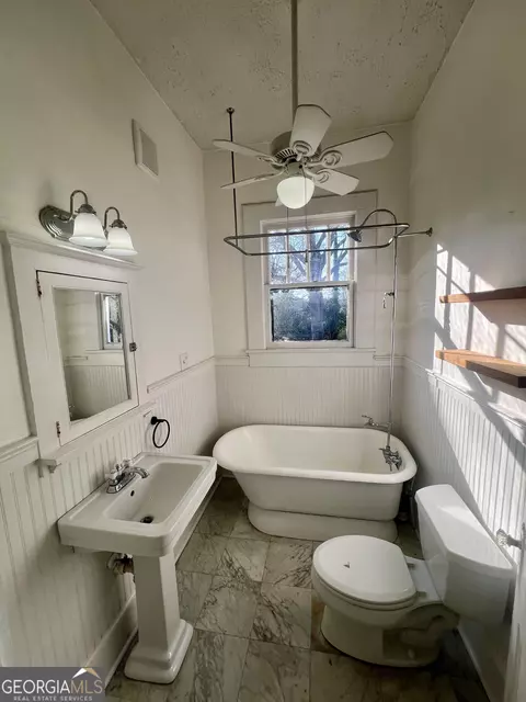 Bath - 416 Park Ave, Lagrange, GA 30240 photo 1 of 1