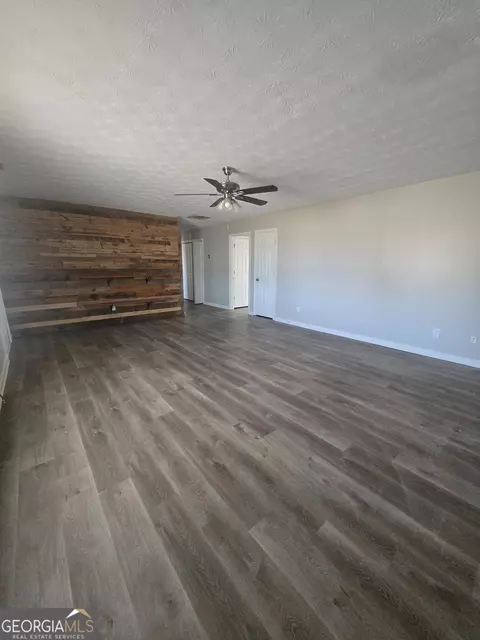 Living - 25 Georgia Ave, Hampton, GA 30228 photo 1 of 4