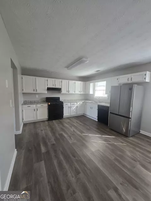 Kitchen - 25 Georgia Ave, Hampton, GA 30228 photo 1 of 1