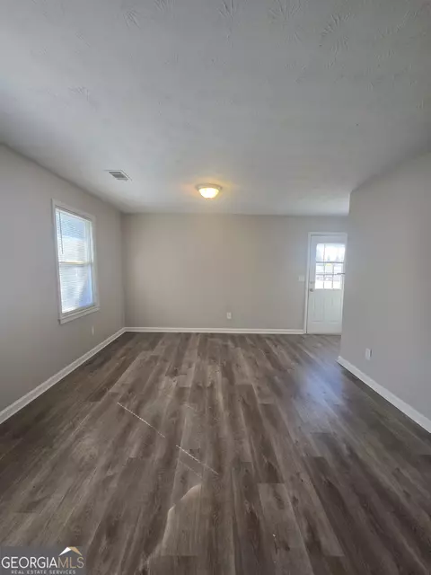 Living - 25 Georgia Ave, Hampton, GA 30228 photo 3 of 4