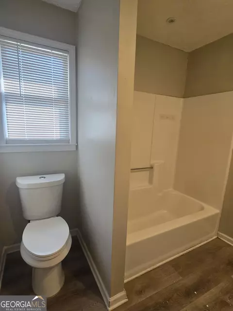 Bath - 25 Georgia Ave, Hampton, GA 30228 photo 2 of 3