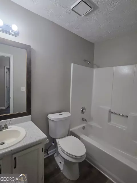Bath - 25 Georgia Ave, Hampton, GA 30228 photo 1 of 3