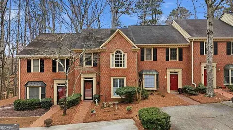 137 Weatherburne Dr, Roswell, GA 30076