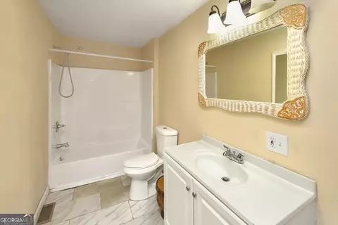 Bath - 304 Boulevard, Lagrange, GA 30240 photo 1 of 3