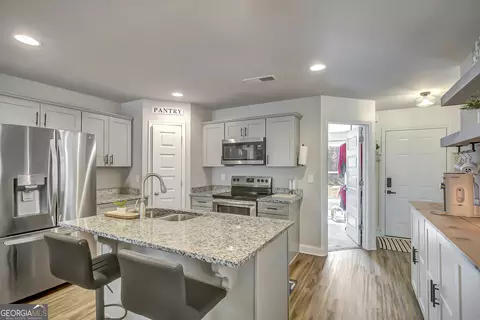 Kitchen - 240 Avalee Rd, Brooks, GA 30205 photo 5 of 8