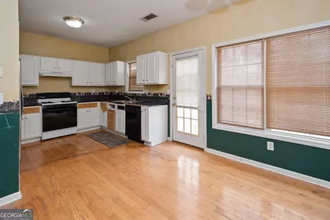 Kitchen - 11203 Knotty Pine Pl, Hampton, GA 30228 photo 1 of 1