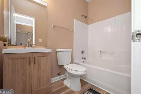 Bath - 11203 Knotty Pine Pl, Hampton, GA 30228 photo 3 of 3