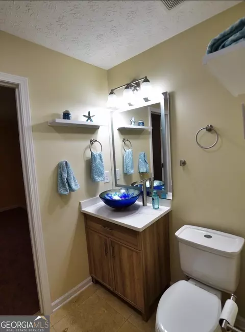 Bath - 105 Redwood Dr, Lagrange, GA 30240 photo 1 of 6