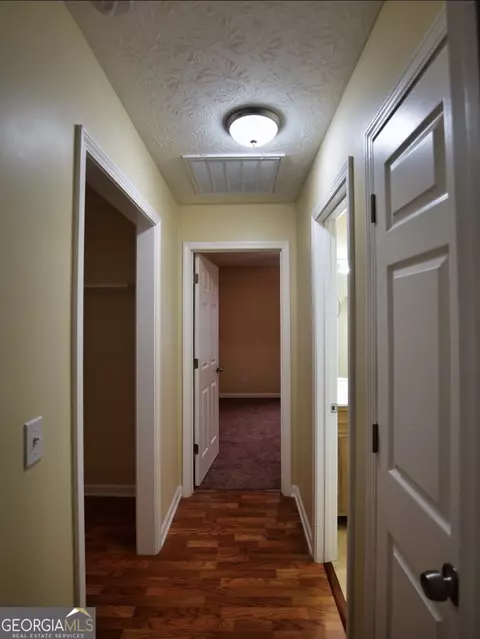 Entry Way - 105 Redwood Dr, Lagrange, GA 30240 photo 2 of 2