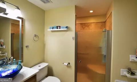 Bath - 105 Redwood Dr, Lagrange, GA 30240 photo 3 of 6