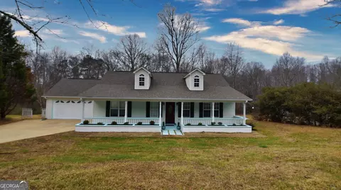 105 Redwood Dr, Lagrange, GA 30240
