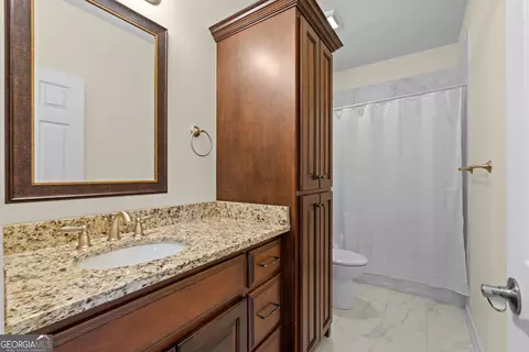 Bath - 733 Cherry Rd, Franklin, GA 30217 photo 5 of 8