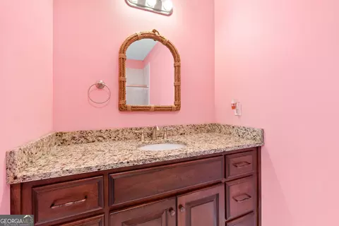 Bath - 733 Cherry Rd, Franklin, GA 30217 photo 3 of 8