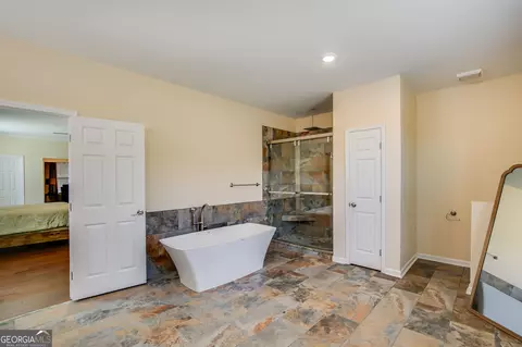 Bath - 733 Cherry Rd, Franklin, GA 30217 photo 1 of 8