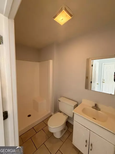 Bath - 203 Bonaventure Dr, Lagrange, GA 30241 photo 3 of 3
