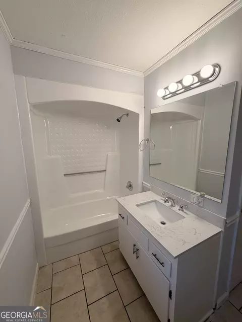 Bath - 203 Bonaventure Dr, Lagrange, GA 30241 photo 2 of 3