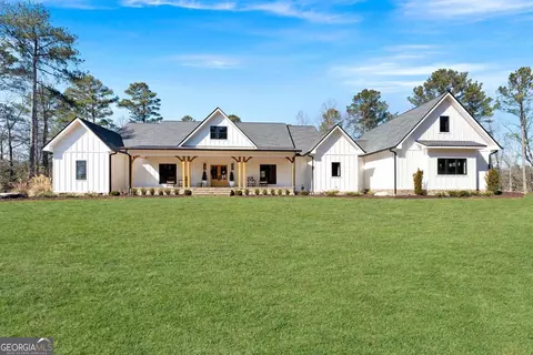 145 Moores Ferry Dr SW, Plainville, GA 30733