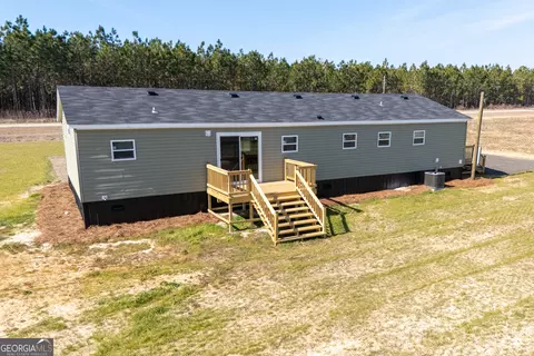 Exterior - 424 Lb Hall Rd, Garfield, GA 30425 photo 4 of 4