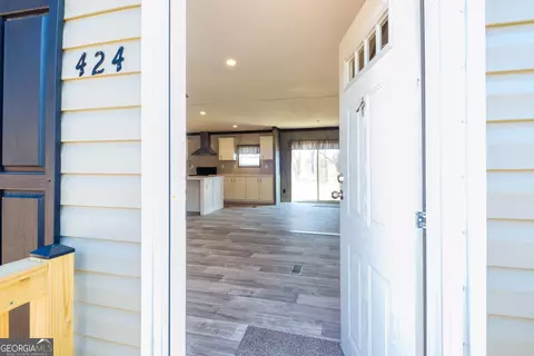 Entry Way - 424 Lb Hall Rd, Garfield, GA 30425 photo 1 of 3