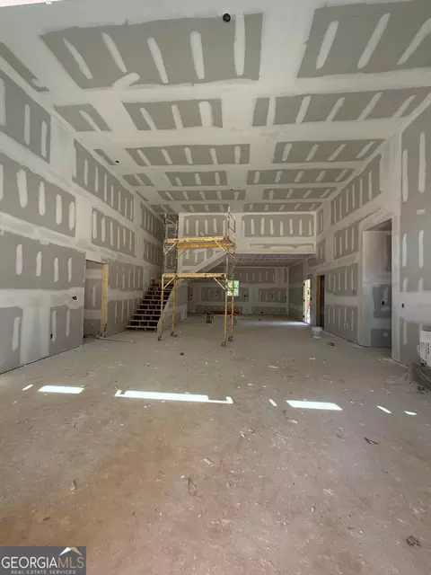 Living - 1000 Foxcroft Dr, Lagrange, GA 30240 photo 2 of 2