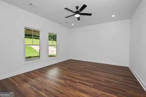 Living - 1000 Foxcroft Dr, Lagrange, GA 30240 photo 3 of 3