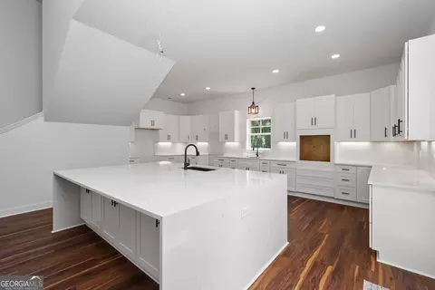 Kitchen - 1000 Foxcroft Dr, Lagrange, GA 30240 photo 2 of 9