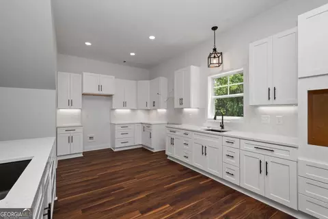 Kitchen - 1000 Foxcroft Dr, Lagrange, GA 30240 photo 5 of 9