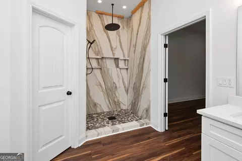 Bath - 1000 Foxcroft Dr, Lagrange, GA 30240 photo 3 of 4