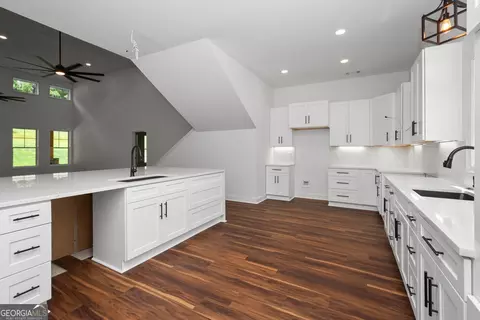 Kitchen - 1000 Foxcroft Dr, Lagrange, GA 30240 photo 4 of 9