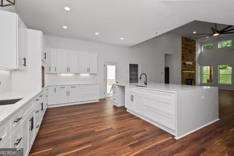 Kitchen - 1000 Foxcroft Dr, Lagrange, GA 30240 photo 6 of 9