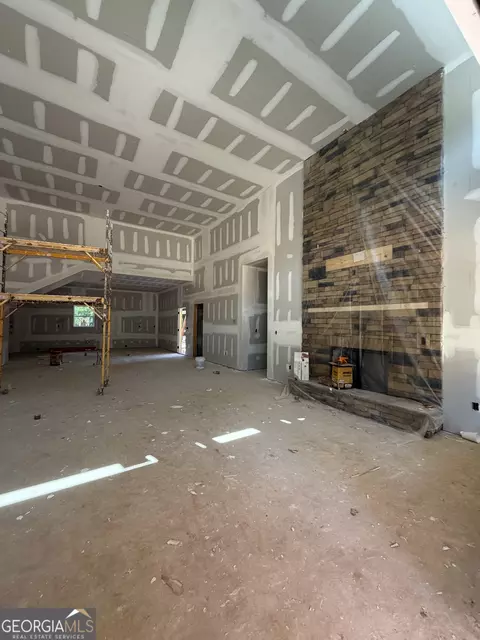 Living - 1000 Foxcroft Dr, Lagrange, GA 30240 photo 1 of 2
