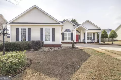 301 Meyers Lake Dr, Warner Robins, GA 31088