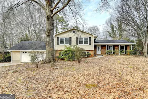 470 Rocky Creek Dr, Roswell, GA 30075