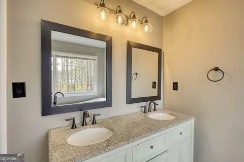 Bath - 1067 Brookview Ln, Hampton, GA 30228 photo 3 of 5
