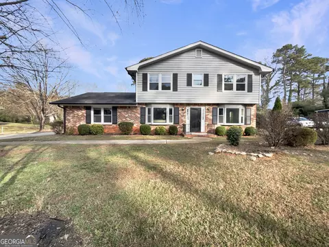 5322 Oshea Ln, Stone Mountain, GA 30088