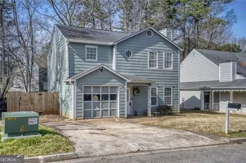 1049 Autumn Crest Dr, Stone Mountain, GA 30083